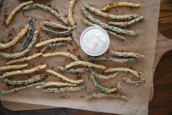 Green Bean Fries with Lemon-Garlic Aioli | BourbonAndHoney.com