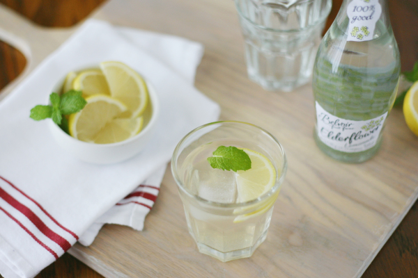 Elderflower Gin Cocktail | BourbonAndHoney.com