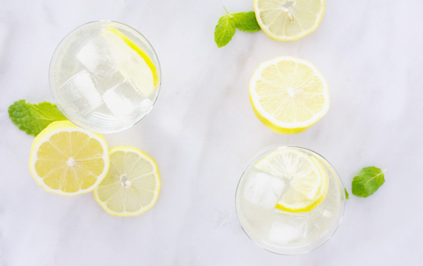 White Wine Spritzer | BourbonAndHoney.com 