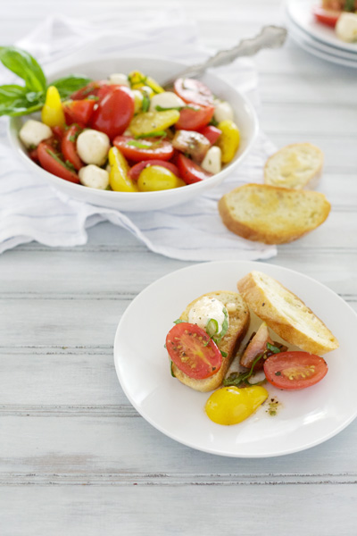 Caprese Salad Crostini | BourbonandHoney.com