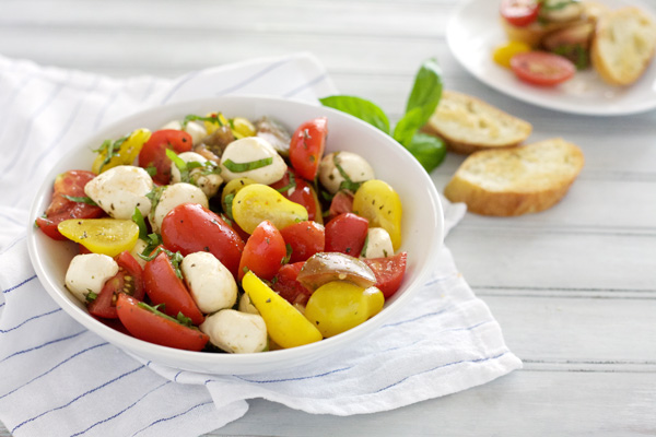 Caprese Salad Crostini | BourbonandHoney.com