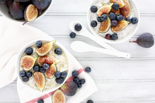 Blueberry Fig Overnight Oatmeal | BourbonandHoney.com