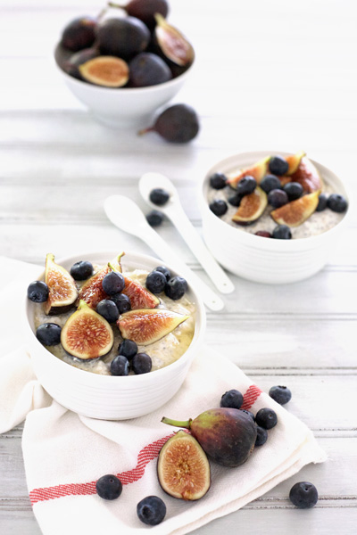 Blueberry Fig Overnight Oatmeal | BourbonandHoney.com