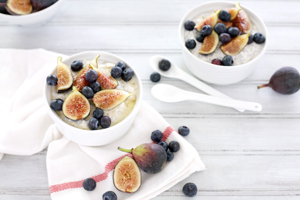 Blueberry Fig Overnight Oatmeal | BourbonandHoney.com