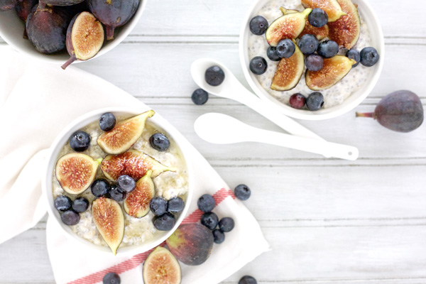 Blueberry Fig Overnight Oatmeal | BourbonandHoney.com