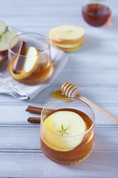 Bourbon and Honey Apple Cider Cocktail | BourbonandHoney.com