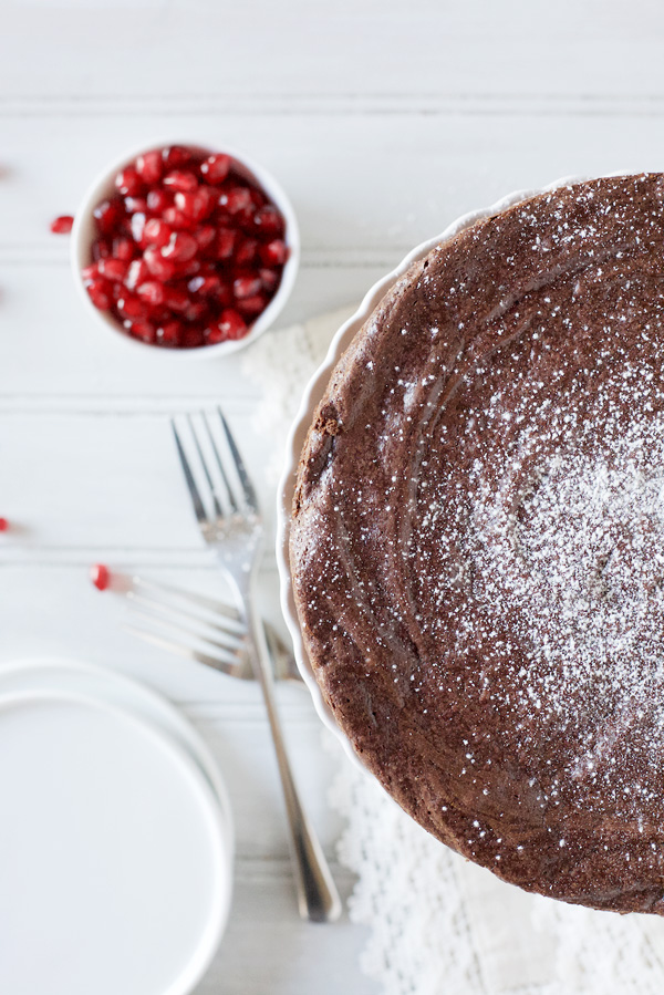 Easy Flourless Chocolate Cake | BourbonandHoney.com