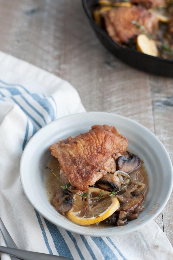 Skillet Chicken with Mushrooms, Shallots and White Wine | BourbonandHoney.com -- Skillet Chicken with Mushrooms, Shallots and White Wine | BourbonandHoney.com -- This Skillet Chicken with Mushrooms is a quick weeknight dinner packed with flavor!