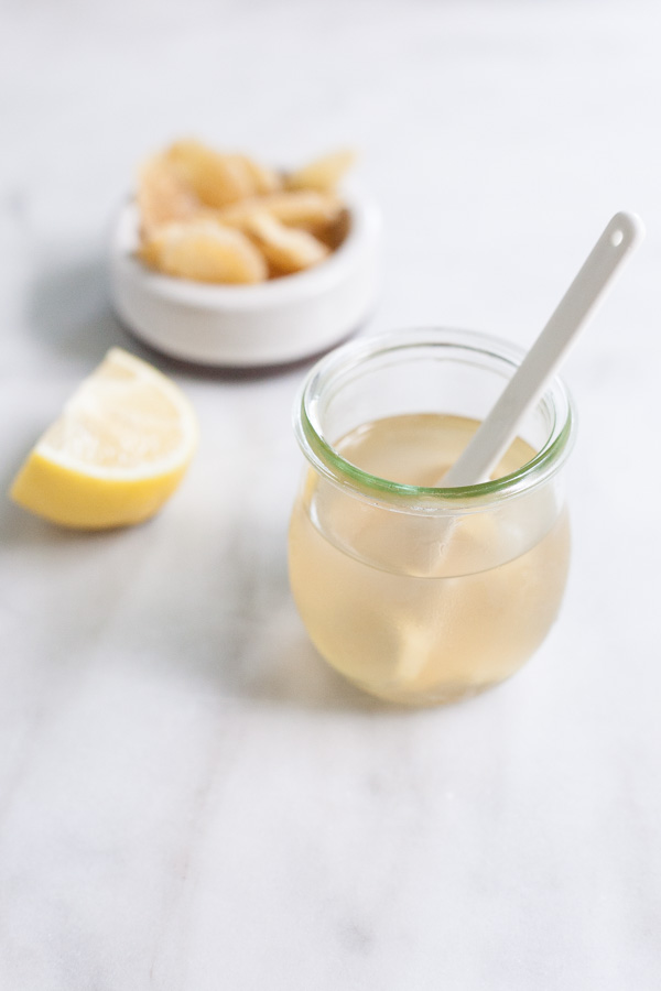 Bourbon and Honey Ginger Fizz | BourbonandHoney.com -- Mix up these fresh Bourbon and Honey Ginger Fizz cocktails as a light, gingery drink that's perfect for late summer or early fall!