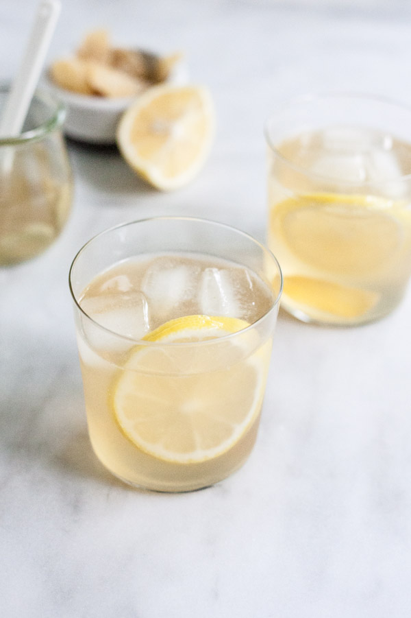 Bourbon and Honey Ginger Fizz | BourbonandHoney.com -- Mix up these fresh Bourbon and Honey Ginger Fizz cocktails as a light, gingery drink that's perfect for late summer or early fall!