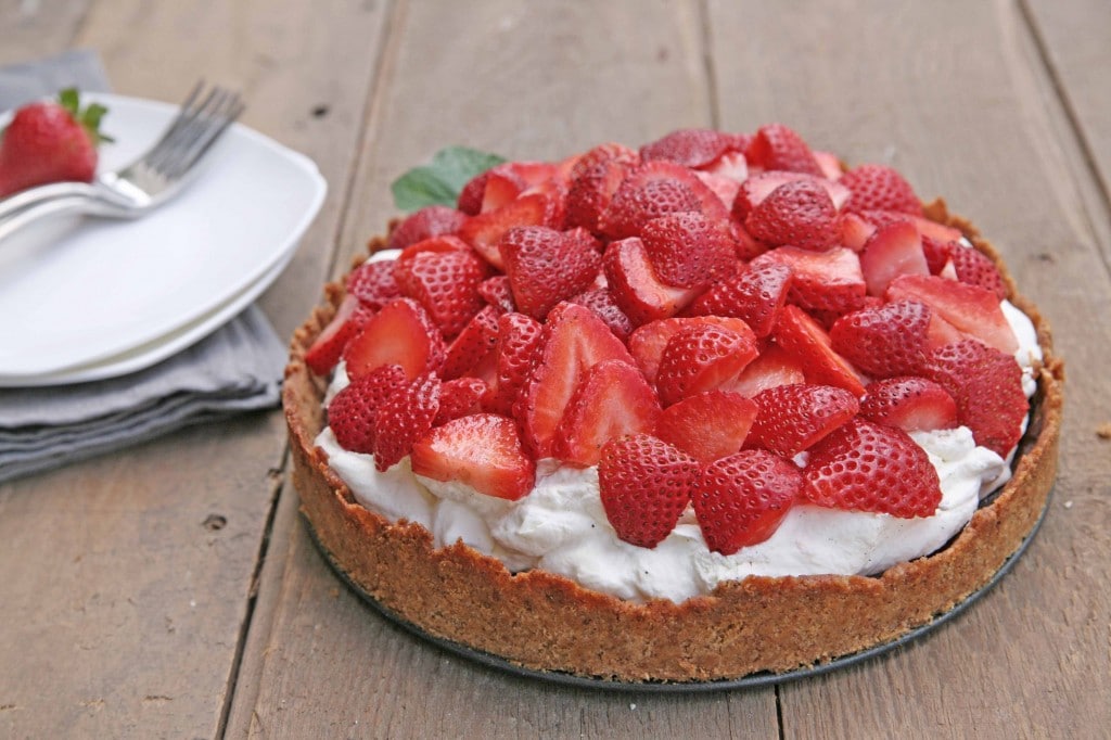 Strawberry Cream Pie | BourbonAndHoney.com