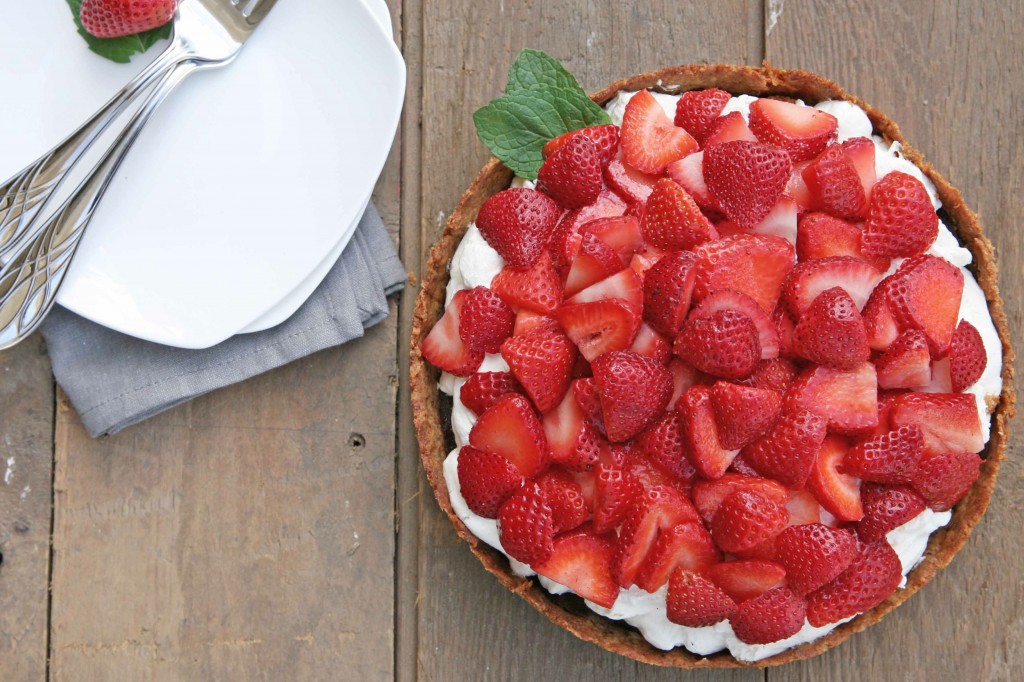 Strawberry Cream Pie | BourbonAndHoney.com