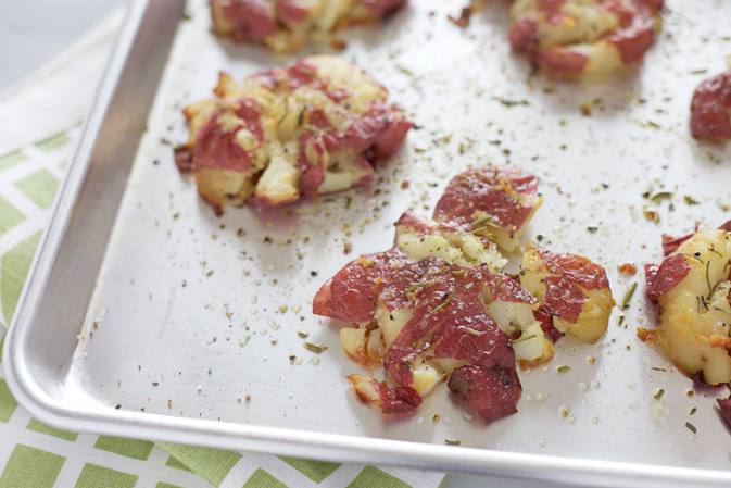 Rosemary Garlic Smashed Red Potatoes | BourbonandHoney.com