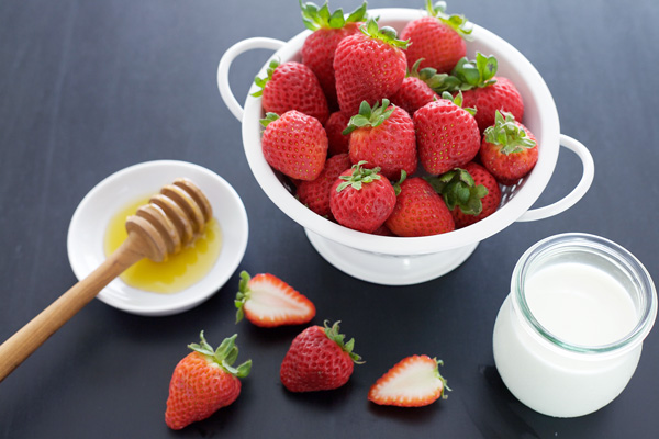 Strawberry and Cream Frozen Pops | BourbonAndHoney.com