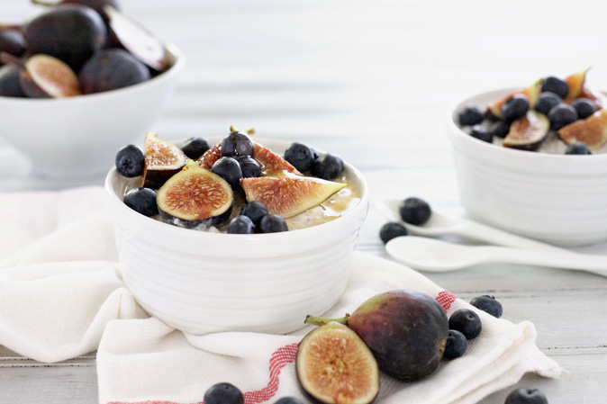 Blueberry Fig Overnight Oatmeal | BourbonandHoney.com