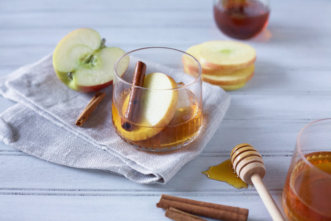 Bourbon and Honey Apple Cider Cocktail | BourbonandHoney.com