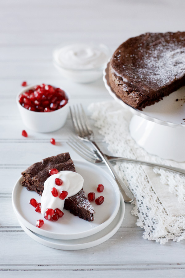 Easy Flourless Chocolate Cake | BourbonandHoney.com