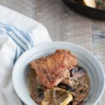 Skillet Chicken with Mushrooms, Shallots and White Wine | BourbonandHoney.com -- Skillet Chicken with Mushrooms, Shallots and White Wine | BourbonandHoney.com -- This Skillet Chicken with Mushrooms is a quick weeknight dinner packed with flavor!
