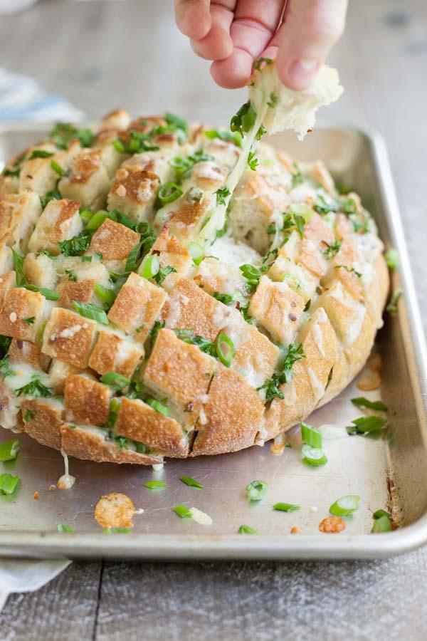 Cheesy Pull-Apart Garlic Bread | BourbonandHoney.com -- This over-the-top Cheesy Pull-Apart Garlic Bread is super cheesy, garlicky and totally delicious! Make it as a side with dinner or as a tasty appetizer.