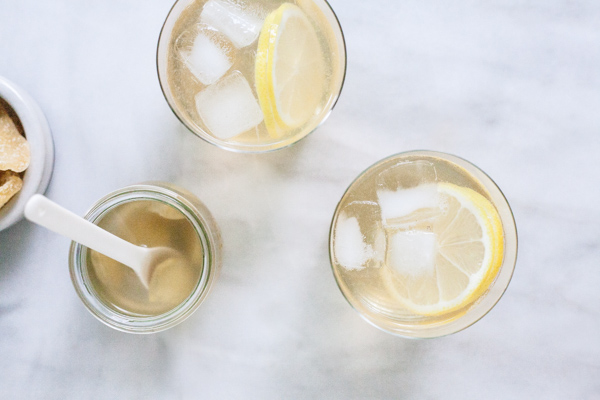 Bourbon and Honey Ginger Fizz | BourbonandHoney.com -- Mix up these fresh Bourbon and Honey Ginger Fizz cocktails as a light, gingery drink that's perfect for late summer or early fall!