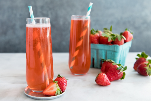 Sparkling Strawberry Rosé Elderflower Cocktail | BourbonandHoney.com